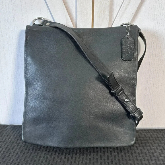 Vintage Coach Leather Chelsea Hippie Flap Crossbody Bag #9458 - Picture 1 of 14